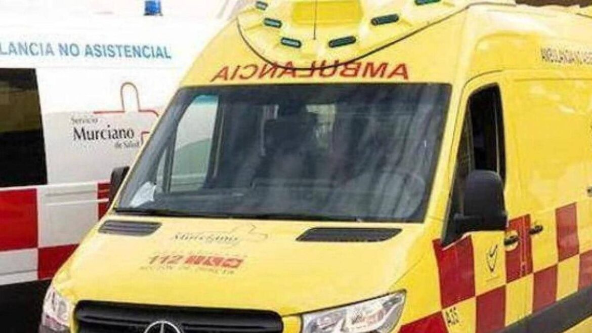 Herida grave al caer del balcón cuando trataba de descolgarse para salir de su casa en Ceutí