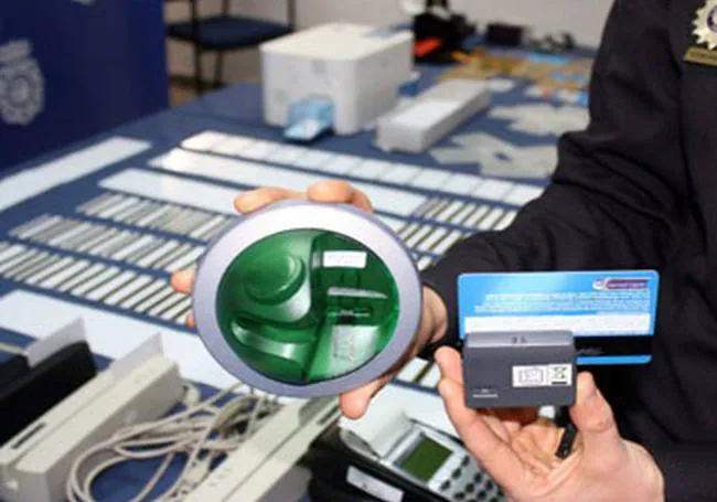 La Policía Nacional alerta de dos tipos de estafas en cajeros automáticos de la Región