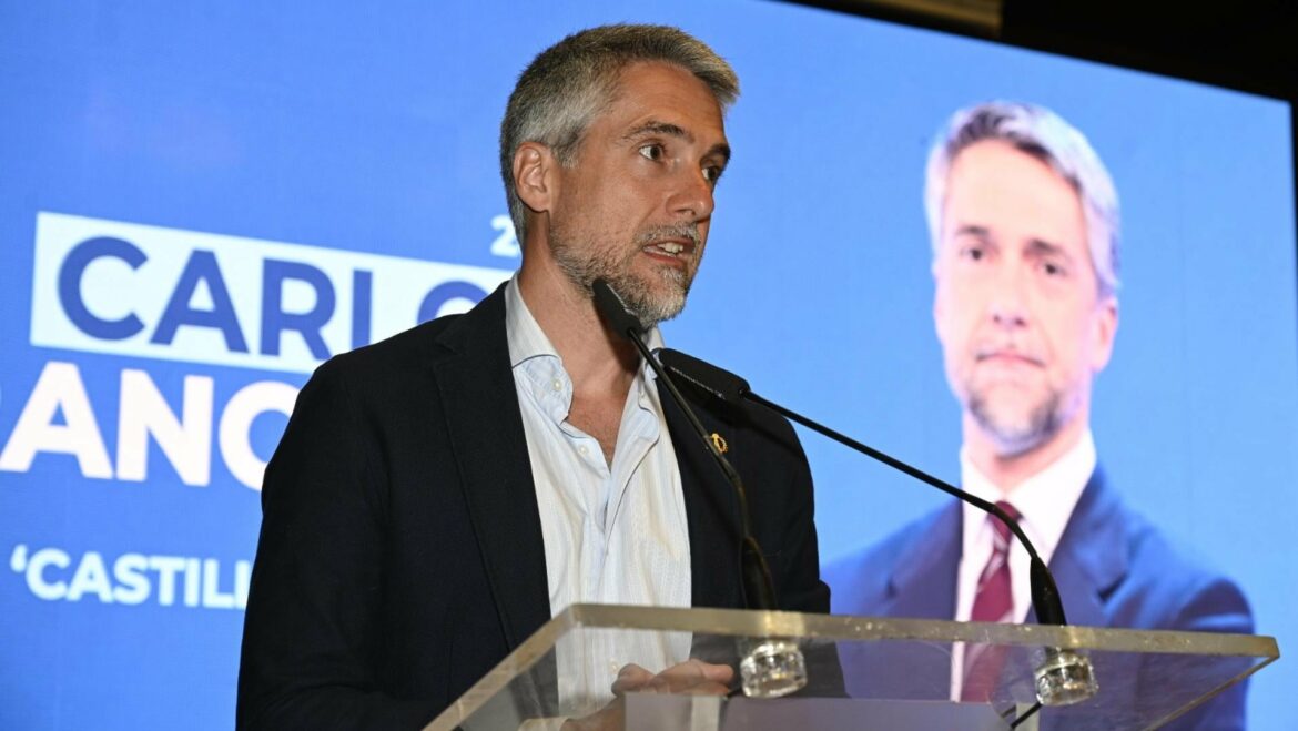 Carlos Franganillo recibe el Castillete de Oro y ensalza la emoción que envuelve al Cante de las Minas