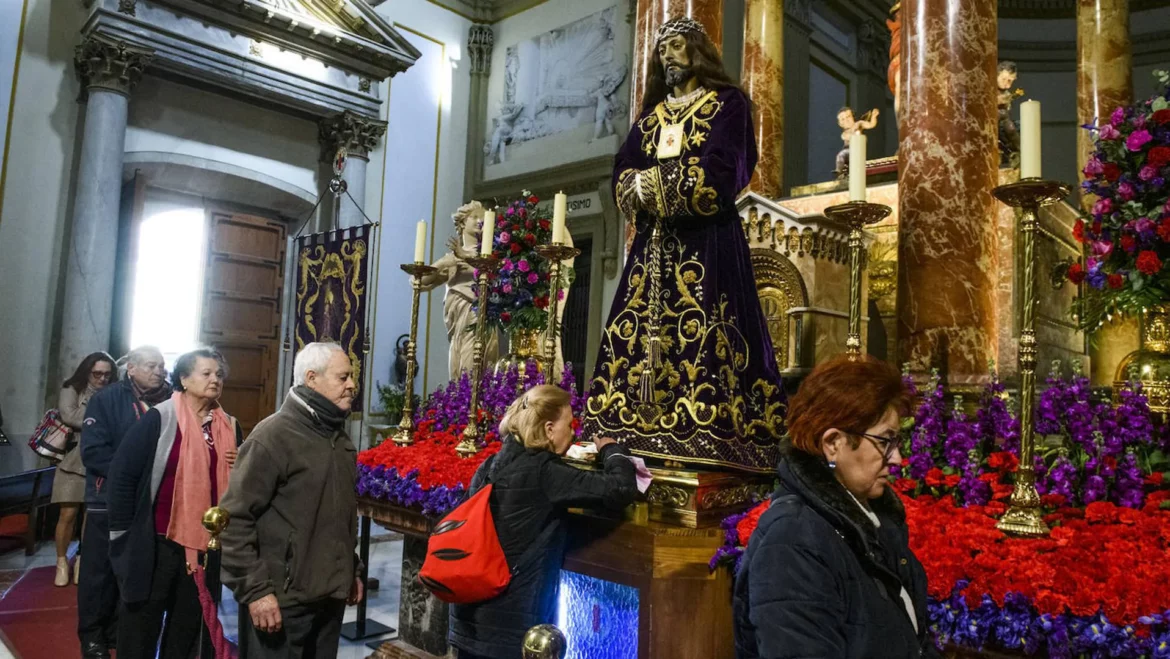 Solo dos de cada diez ciudadanos de la Región practican alguna religión