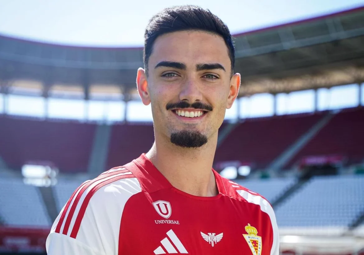 Cadorini ya ejerce como nuevo futbolista grana; Palmberg debe esperar