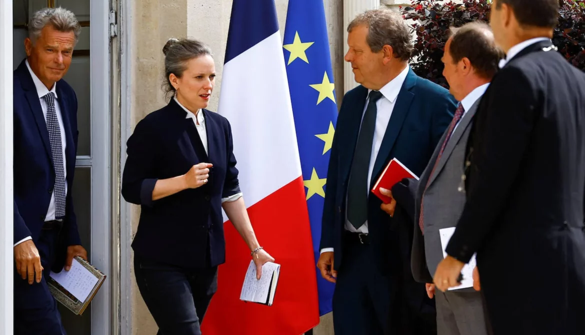 Macron afronta la cuenta atrás para el nombramiento de un primer ministro