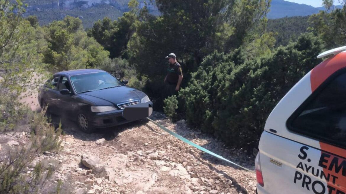 Rescatan a una familia que siguiendo al GPS se había quedado atrapada en un paraje de Moratalla