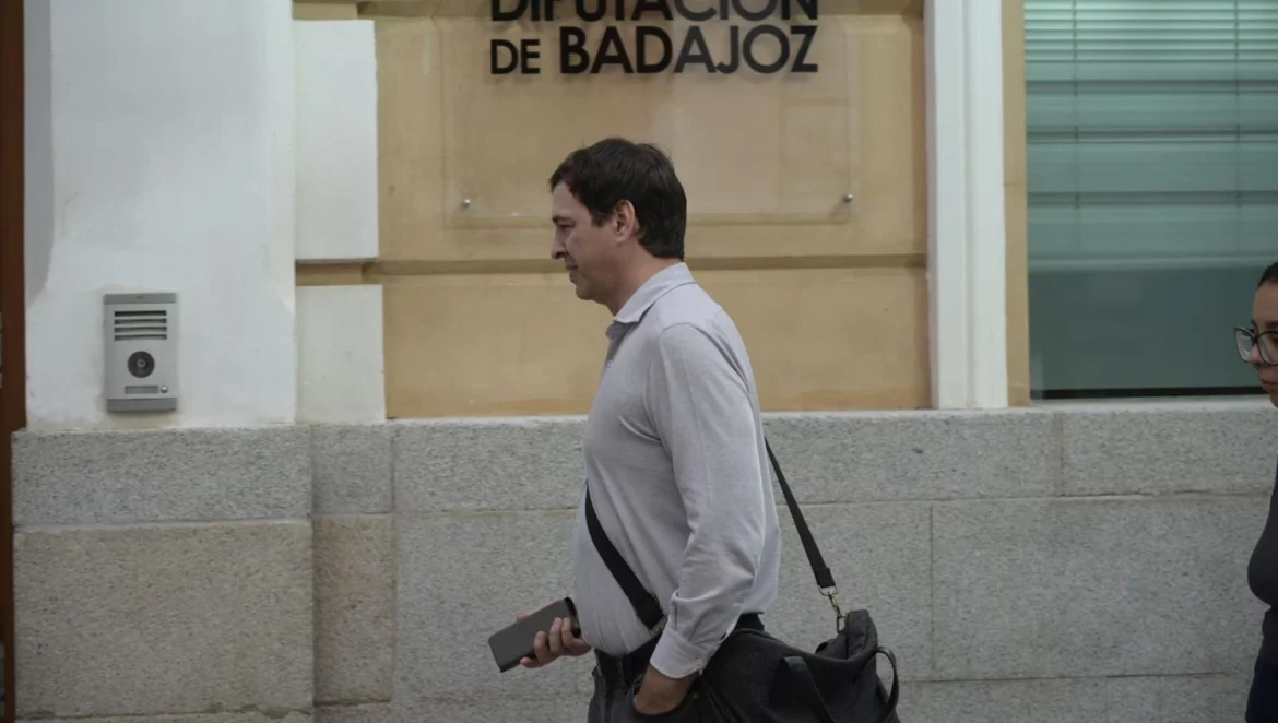 La juez desestima el recurso del hermano de Pedro Sánchez y analizará los correos