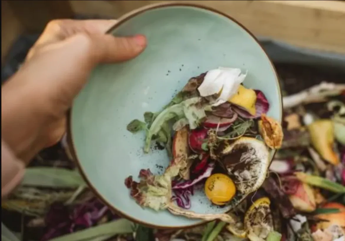 El desperdicio alimentario sube en un 30% durante los meses de verano