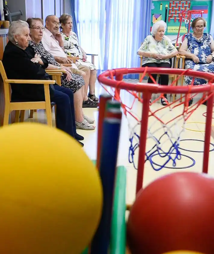 Imagen secundaria 2 - Usuarios del centro de día de la pedanía murciana de Cabezo de Torres.
