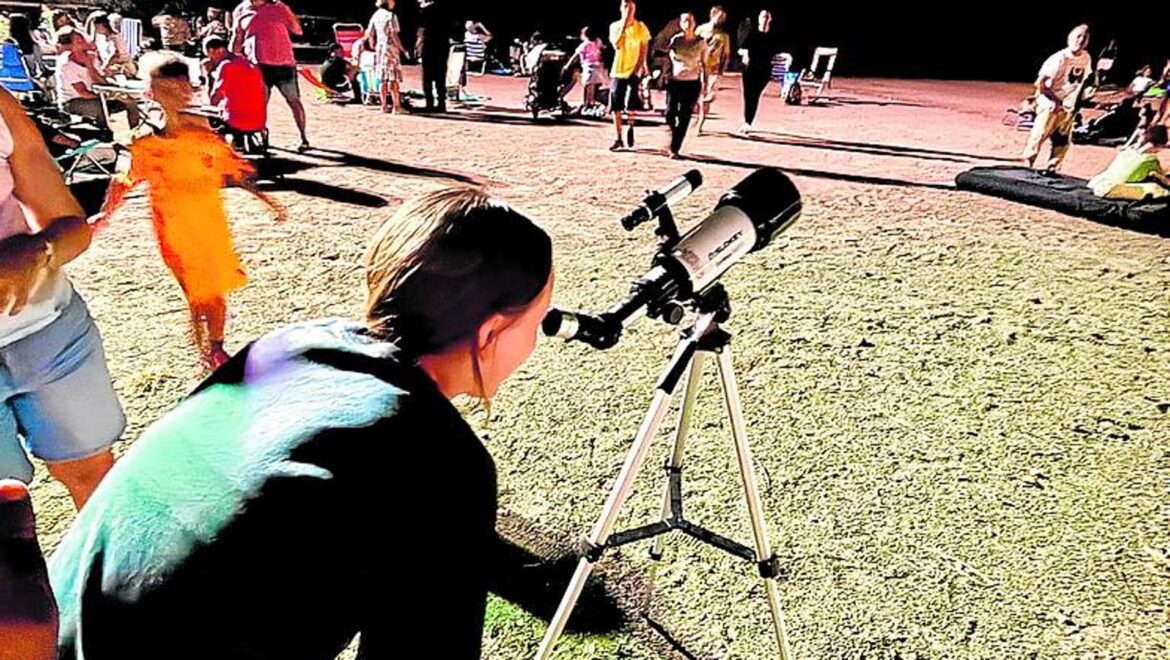 Aficionados a la astronomía se citan en Puerto Lumbreras para contemplar las Perseidas