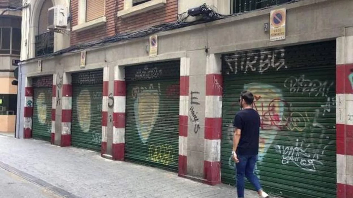 ¿Pueden multarte si aparcas en un garaje sin señal de vado? Esto es lo que dice la ley al respecto