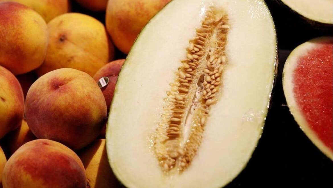 Una nutricionista alerta del desconocido riesgo de comprar sandías o melones partidos por la mitad: «Tal vez muchos no vean nada raro, pero…»