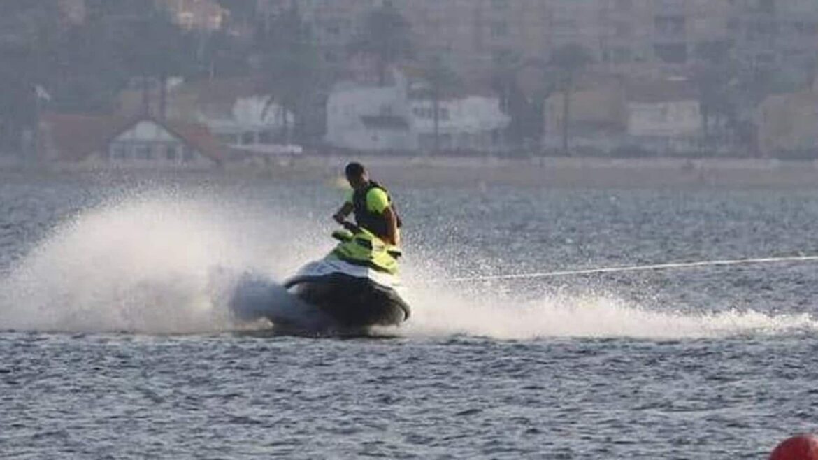 Tres heridos en un accidente en moto acuática en La Manga