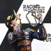 Bagnaia bate a Martín y Márquez firma una remontada incompleta