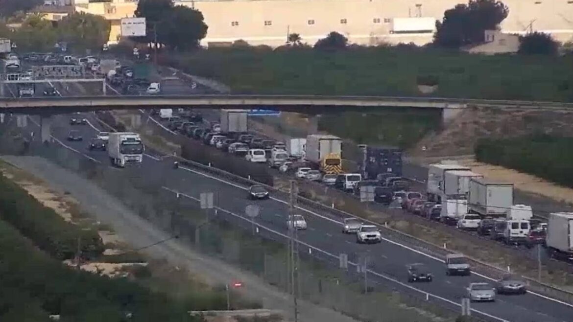 Un muerto y cinco heridos, entre ellos dos menores, en un accidente de tráfico en Librilla