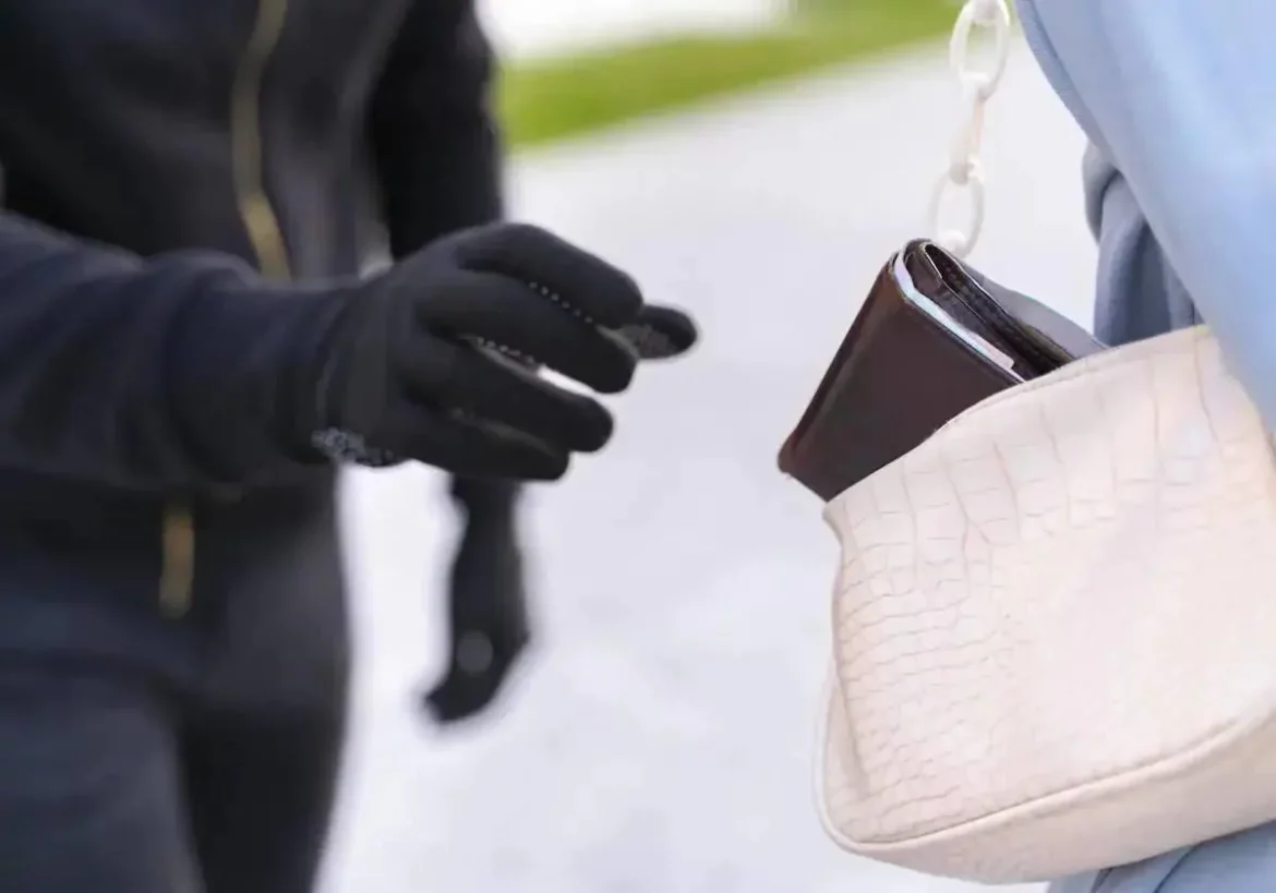 El ingenioso truco para evitar que te roben dinero en efectivo durante las vacaciones