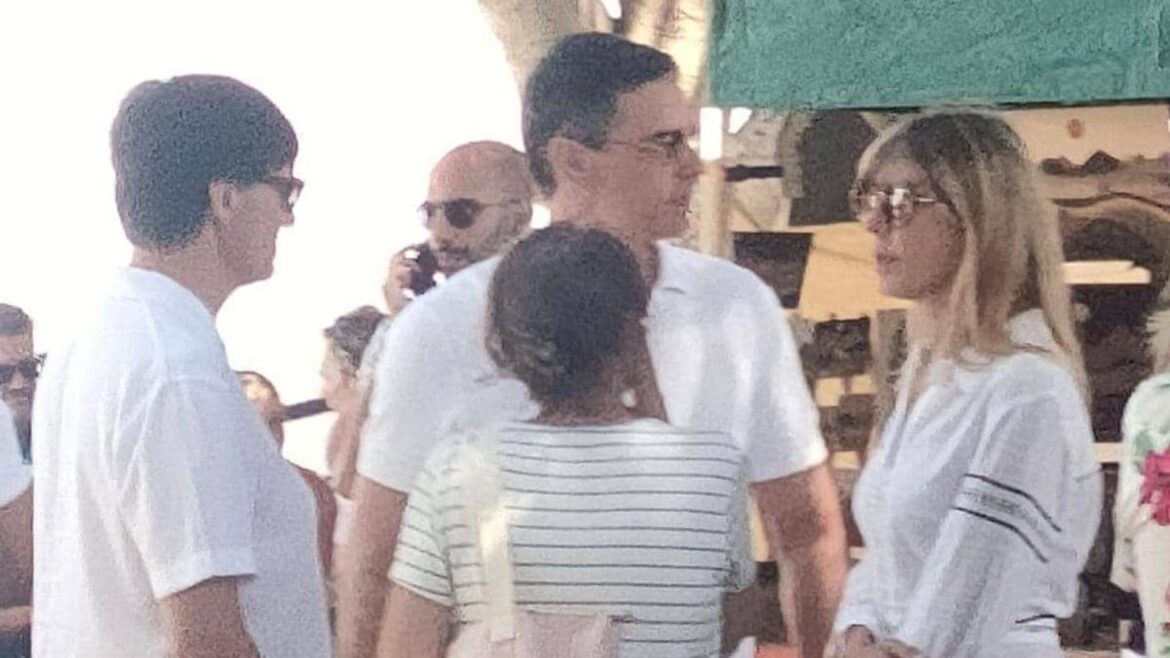 Pedro Sánchez y Begoña Gómez, de mercadillo en Lanzarote con Salvador Illa