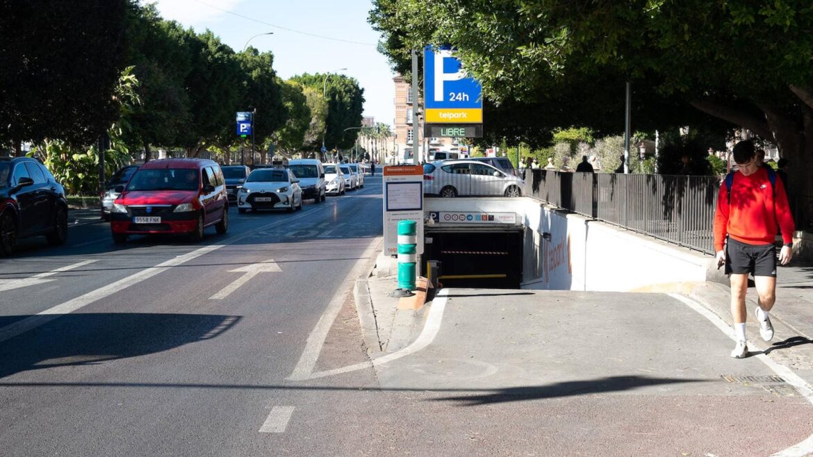 Acuerdo municipal con el parking de La Glorieta de Murcia para aparcar hasta doce horas por cuatro euros