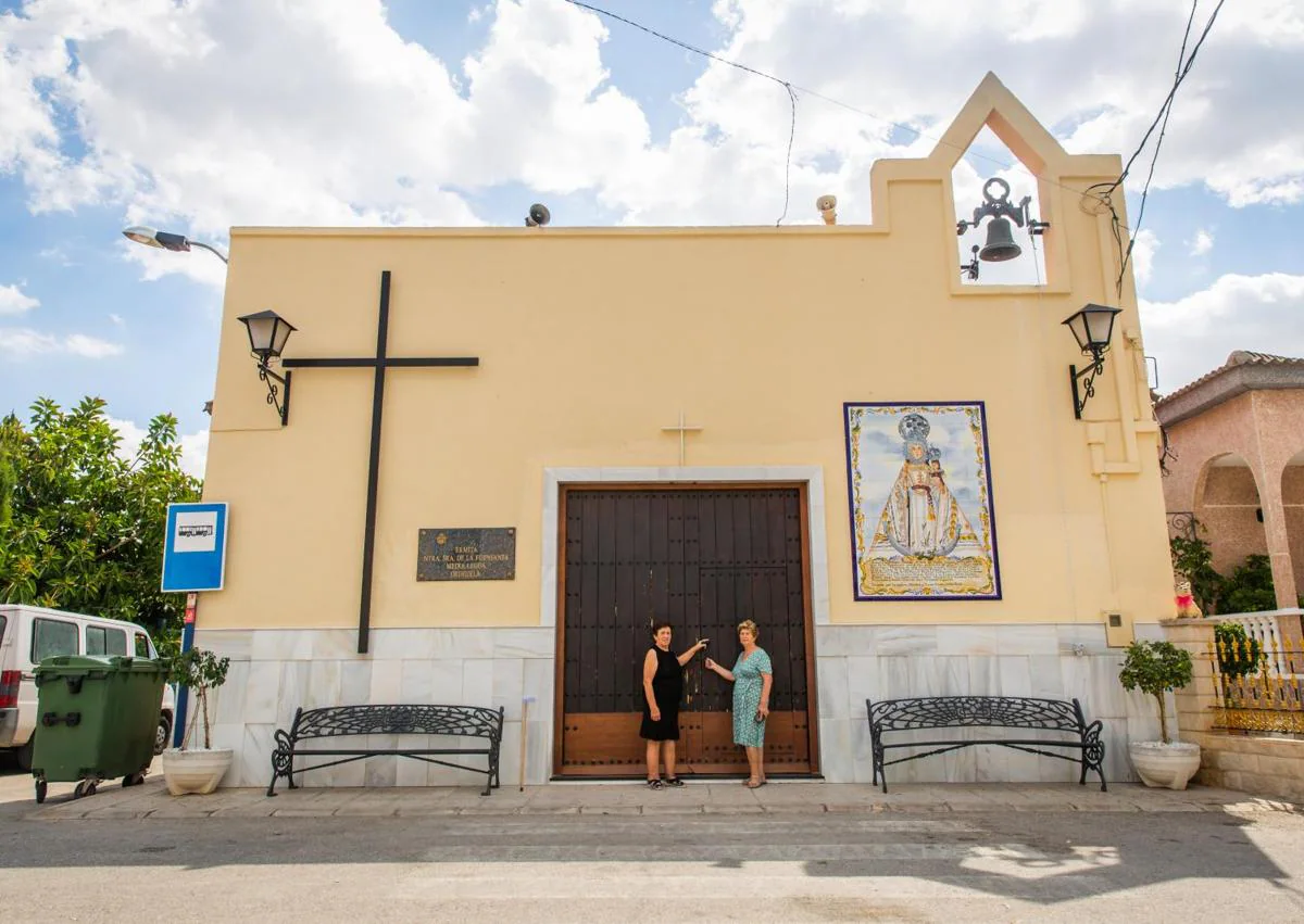 Imagen secundaria 1 - Vista de la imagen de la virgen de la Fuensanta y de su ermita en su interior y en su exterior.