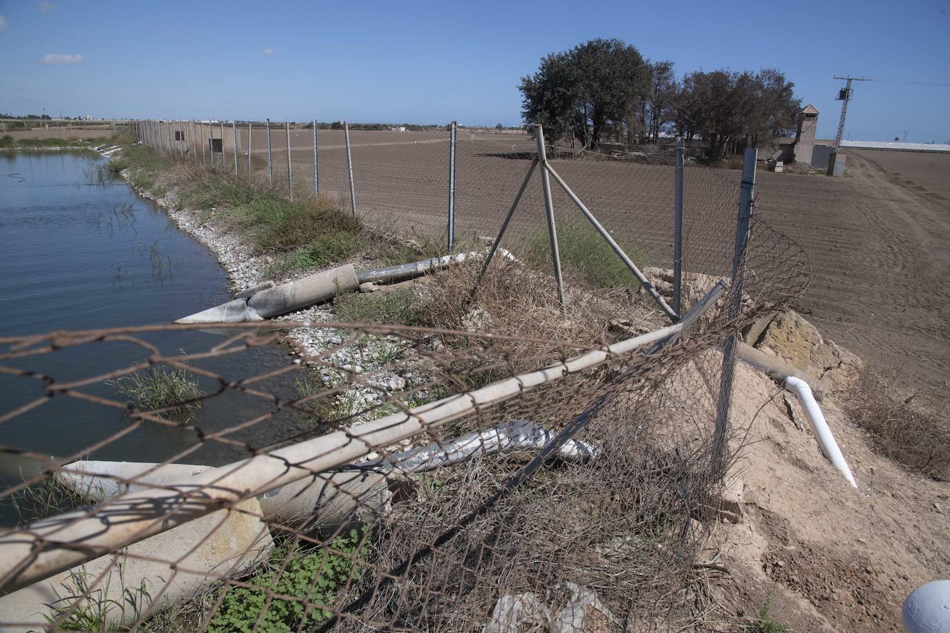 Vista de la parcela agrícola de La Puebla desde la que se realizaron los vertidos al Mar Menor.