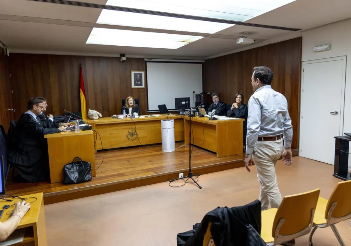 El primer juicio por vertidos al Mar Menor acaba con una pena pactada