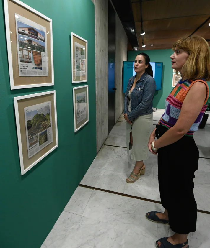 Imagen secundaria 2 - Distintos momentos de la inauguración de la exposición en el COAMU.