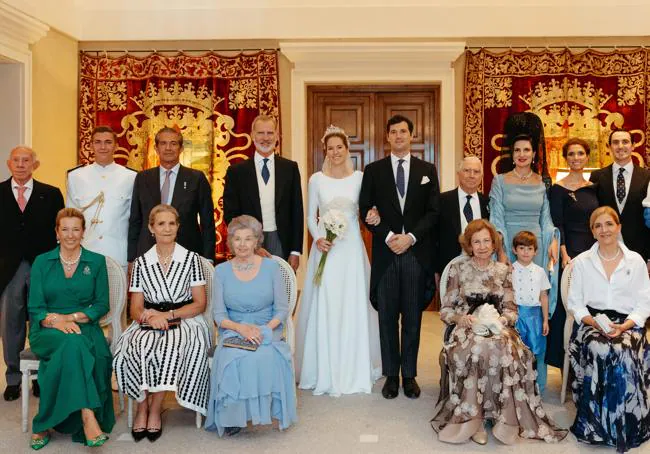 Victoria López-Quesada da el sí quiero a Enrique Moreno de Cova con el Rey de testigo