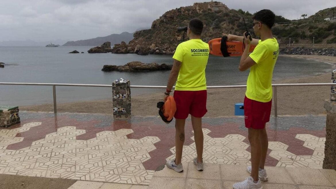 Muere un hombre mientras se bañaba en una playa del Mar Menor en La Manga