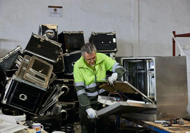 Algunos residuos no permiten ser recuperados. Otros, sin embargo, comenzarán una nueva vida gracias al trabajo de Traperos Recicla.