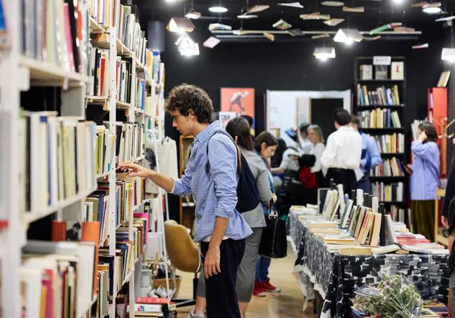 La librería de Traperos, ejemplo de economía circular, se ha convertido en un espacio de reflexión y agitación cultural para la ciudad.