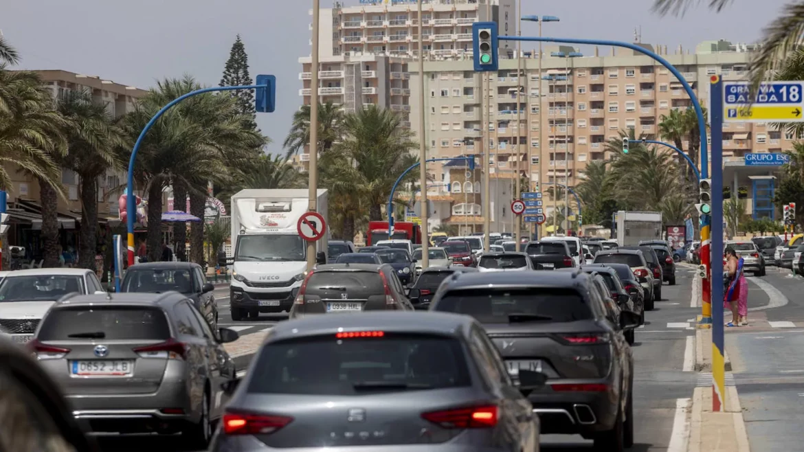 MC reclama medidas para evitar atascos en La Manga