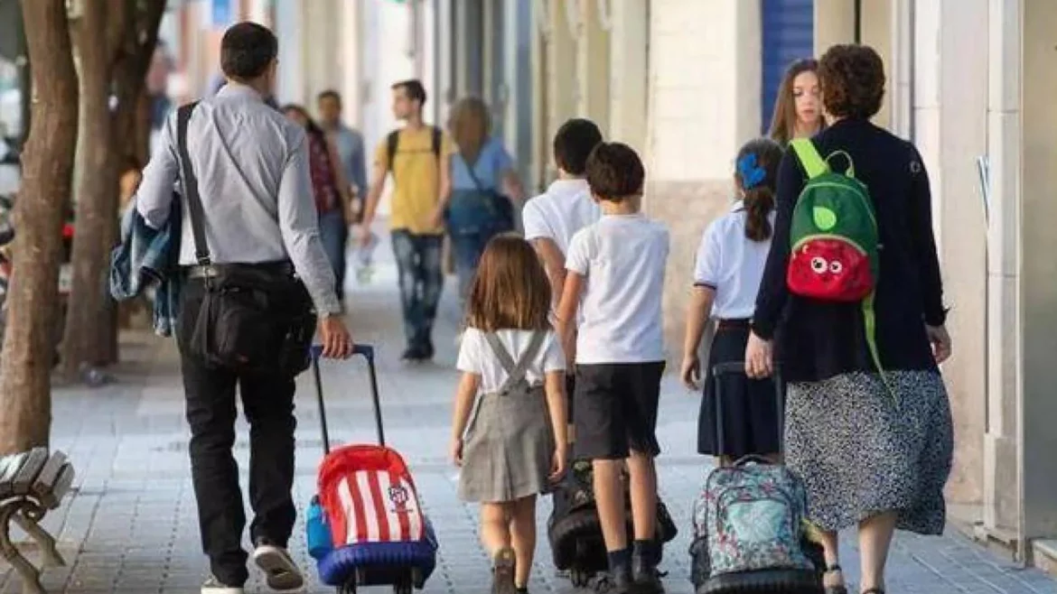 Vuelta al cole: la deducción en la Renta por comprar material escolar en la Región