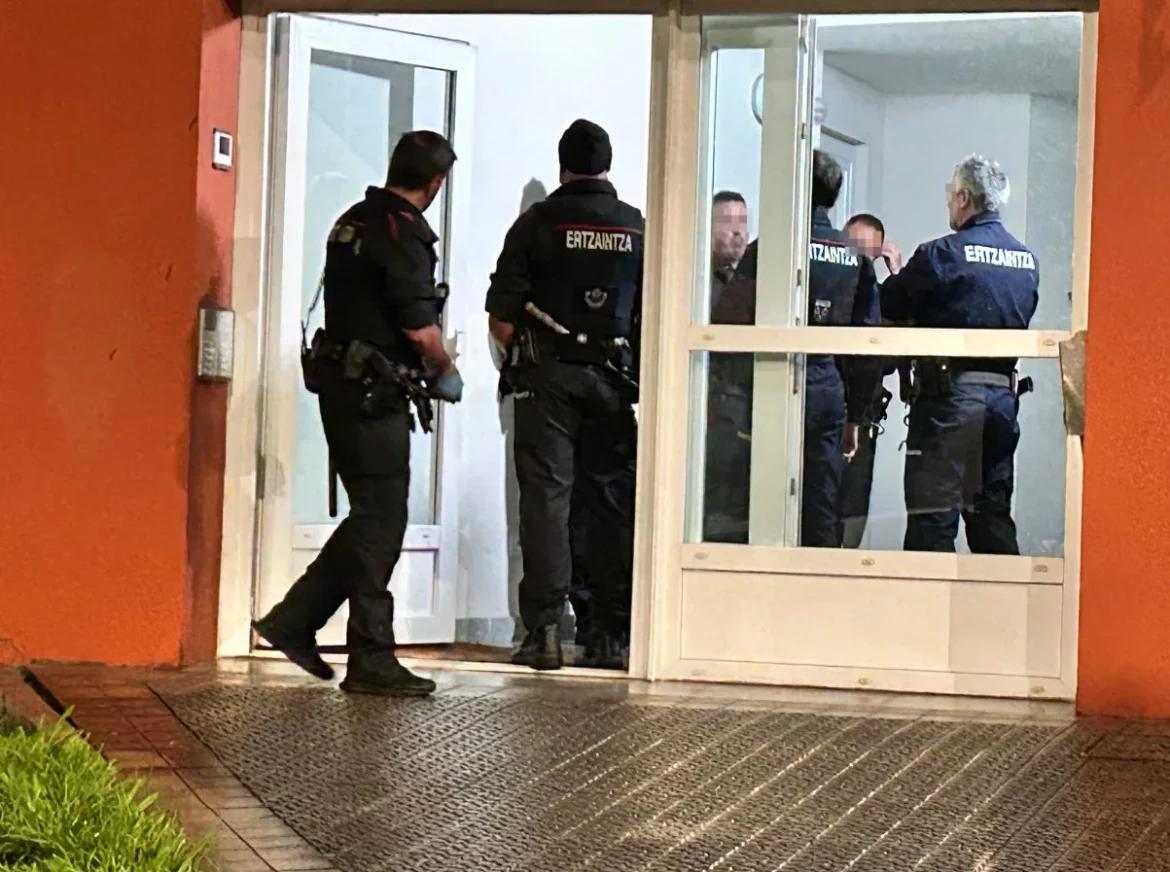 Una joven muere apuñalada por un hombre en su vivienda en Bilbao