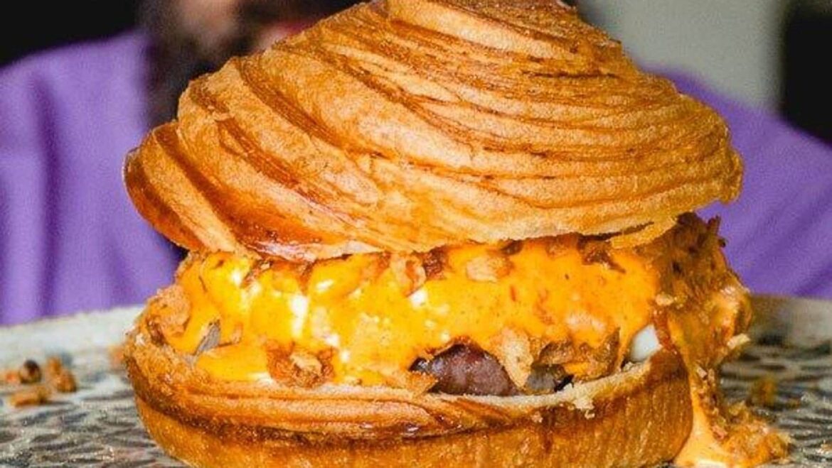 ¿Hamburguesa o pastel de carne?: la elaboración de un local de Murcia para celebrar la Feria de Septiembre