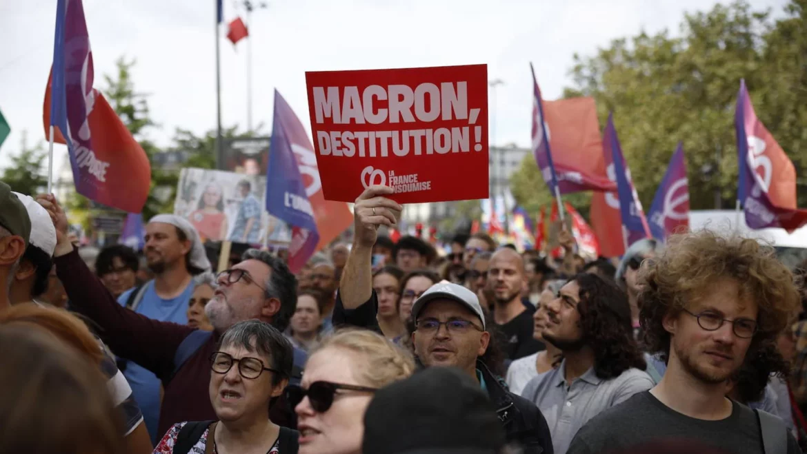 La izquierda sale a la calle en Francia para protestar contra Macron y el nombramiento de Barnier