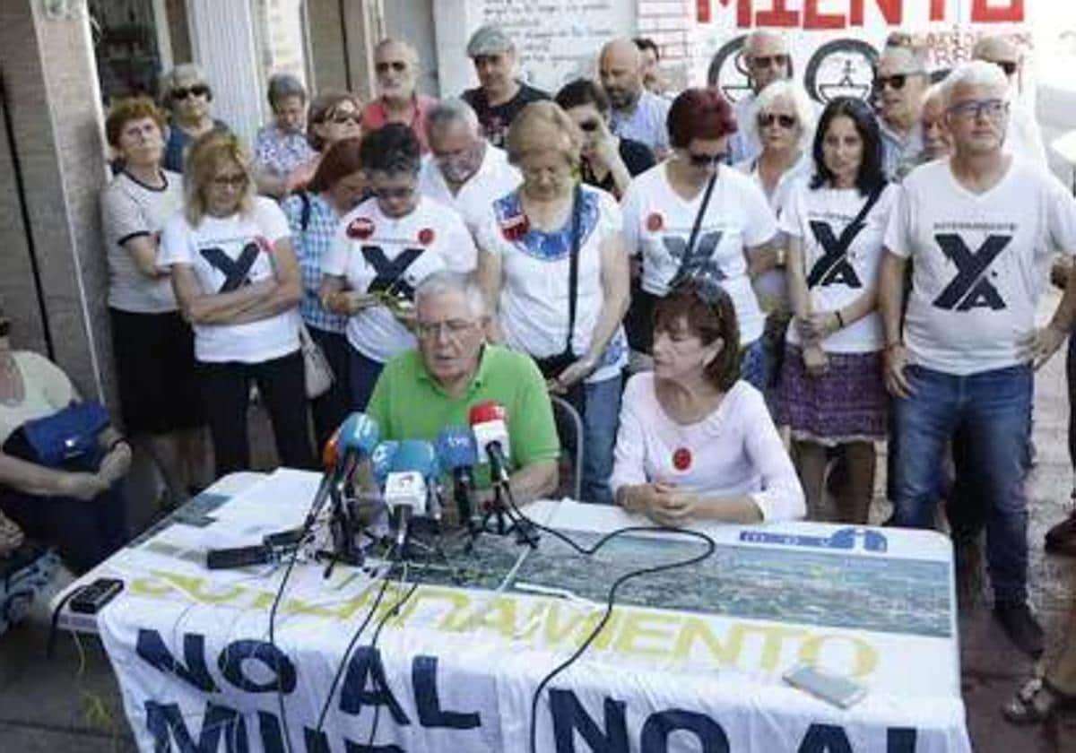 Representantes de la Plataforma ProSoterramiento, en una imagen de archivo.