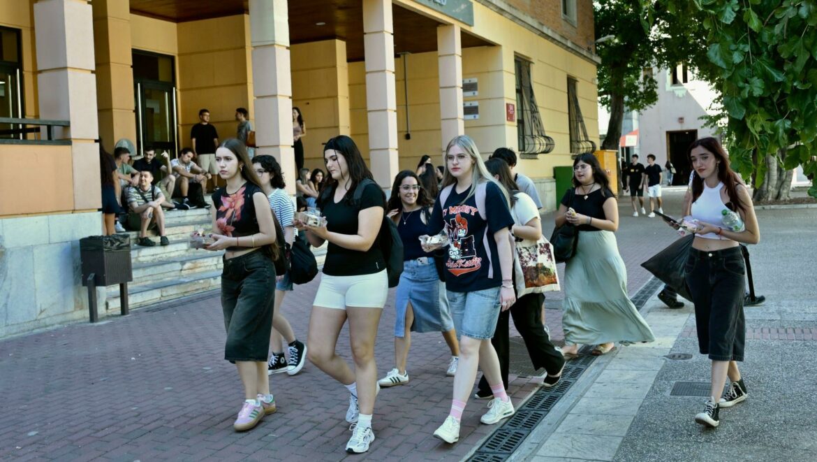 La Comunidad y las universidades públicas realizarán casi 1.900 formaciones específicas para el mercado laboral