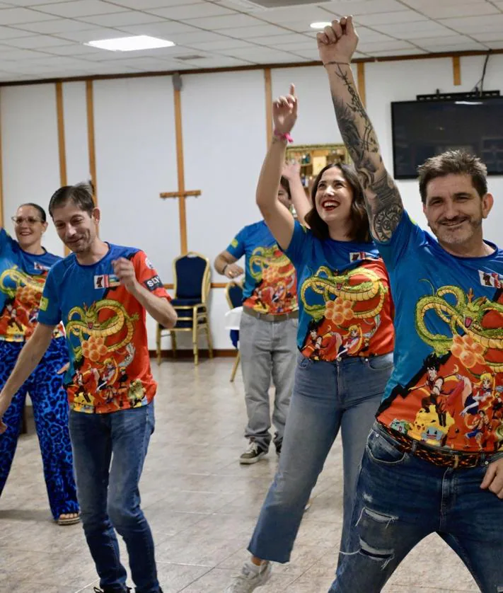 Imagen secundaria 2 - Ensayo de los aspirantes a musa y muso del Carnaval, el pasado miércoles en Cabezo de Torres. 