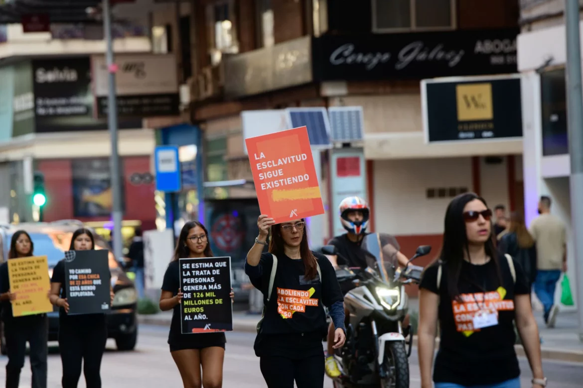 Murcia marcha en silencio contra la trata de seres humanos