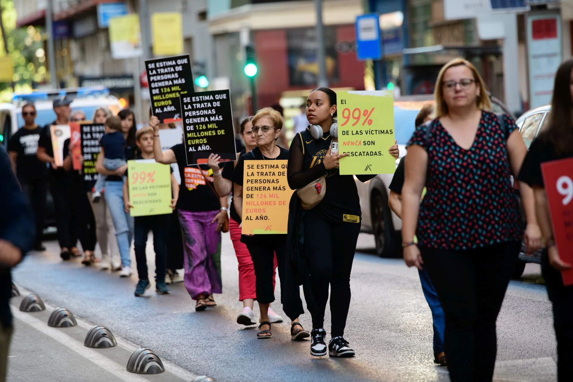 En imágenes, la marcha silenciosa de Murcia contra la trata de seres humanos