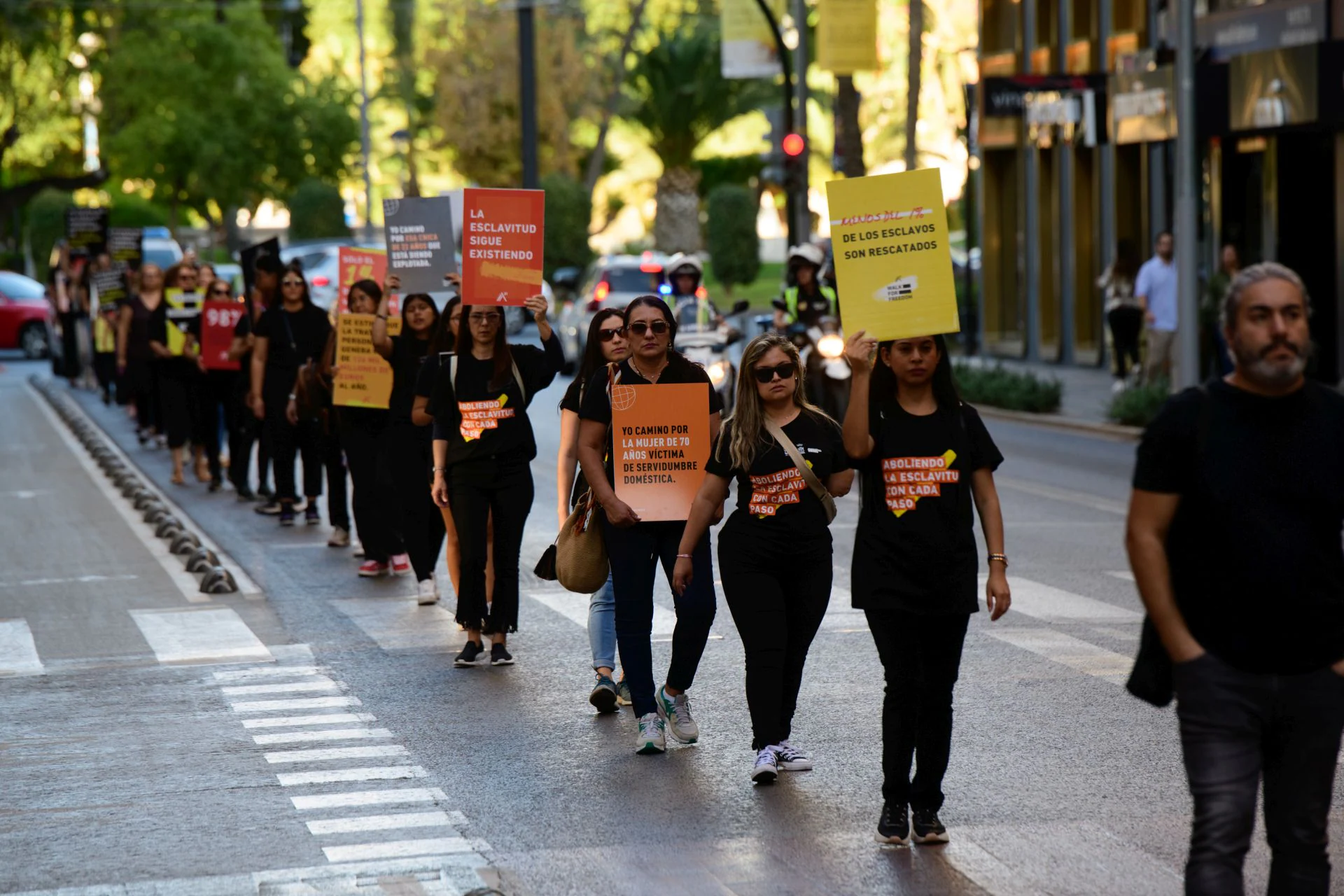 En imágenes, la marcha silenciosa de Murcia contra la trata de seres humanos