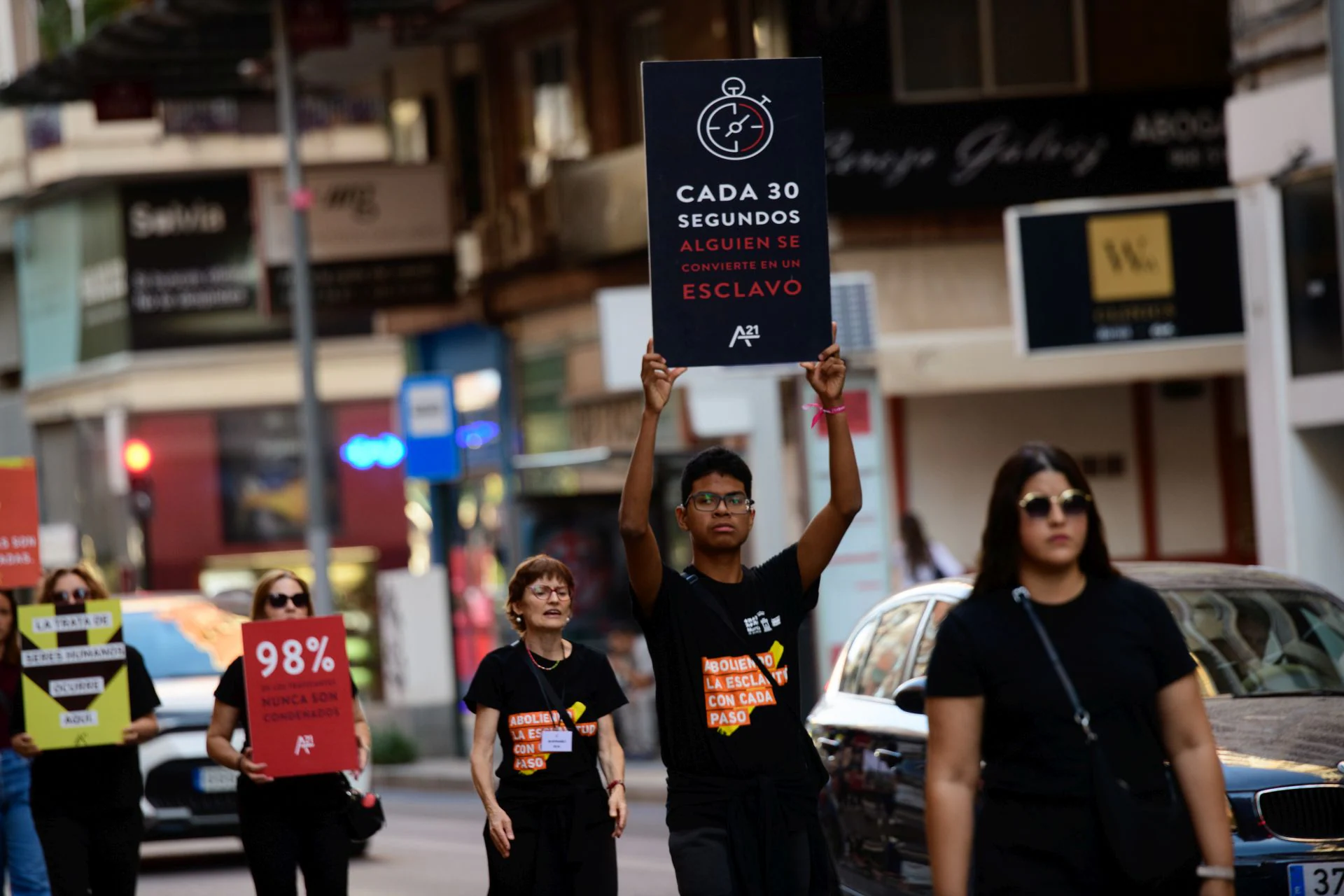 En imágenes, la marcha silenciosa de Murcia contra la trata de seres humanos