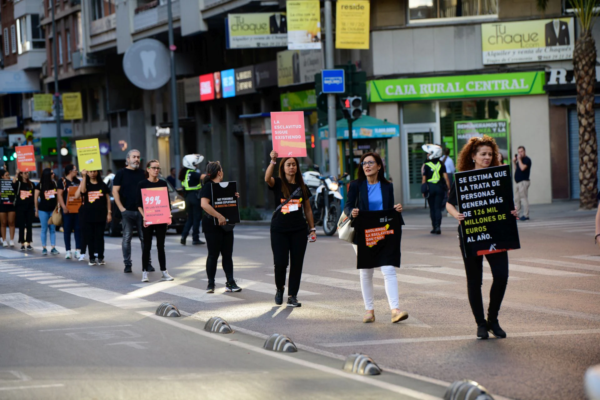 En imágenes, la marcha silenciosa de Murcia contra la trata de seres humanos