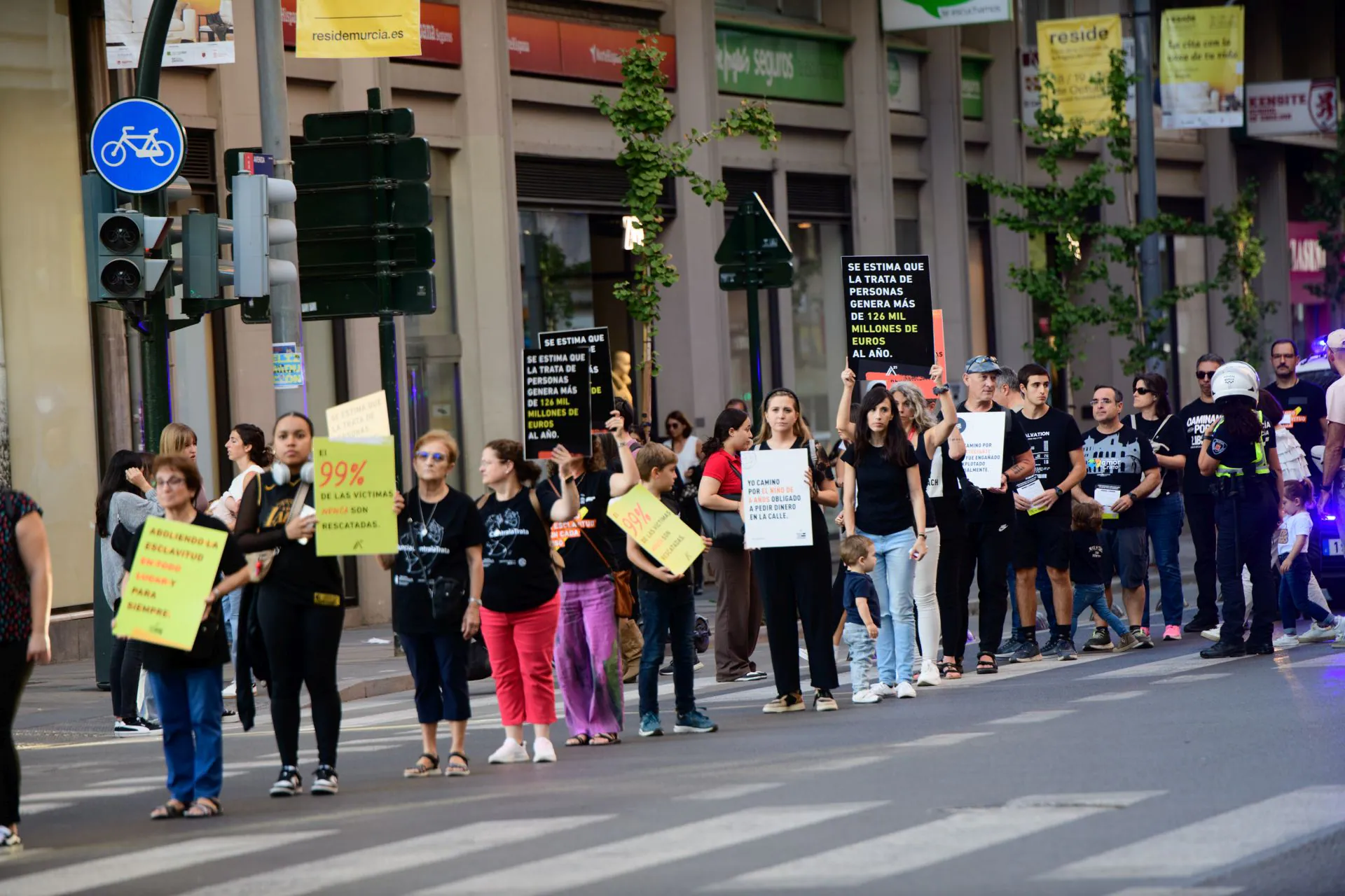 En imágenes, la marcha silenciosa de Murcia contra la trata de seres humanos