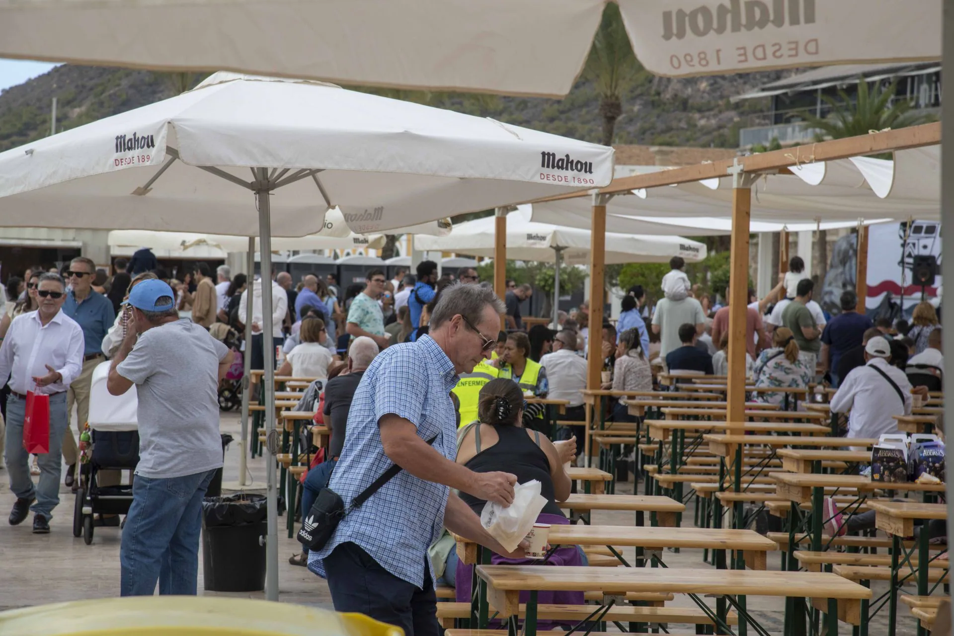 Lleno en Cartagena con la feria de comida del Muelle