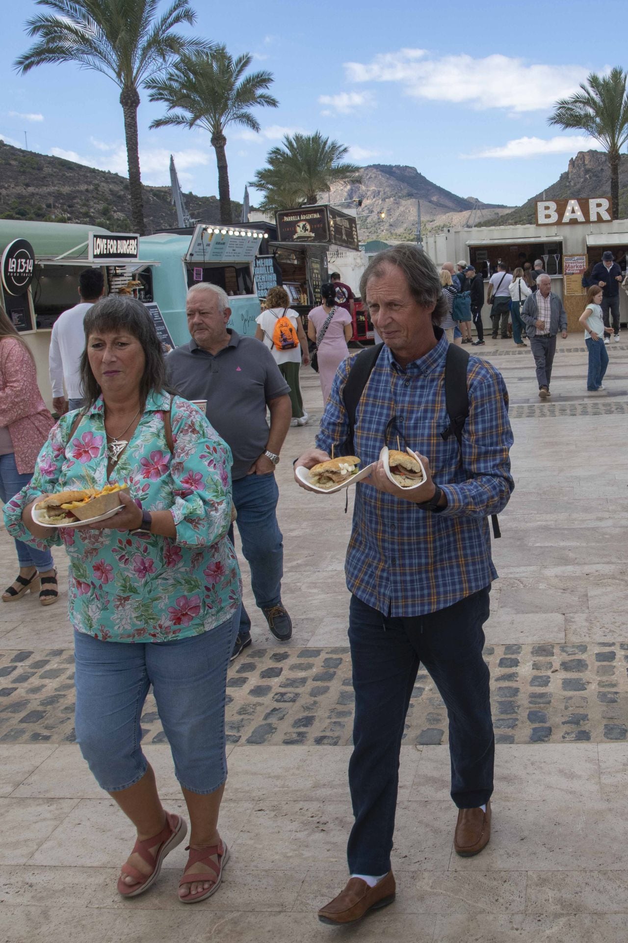 Lleno en Cartagena con la feria de comida del Muelle