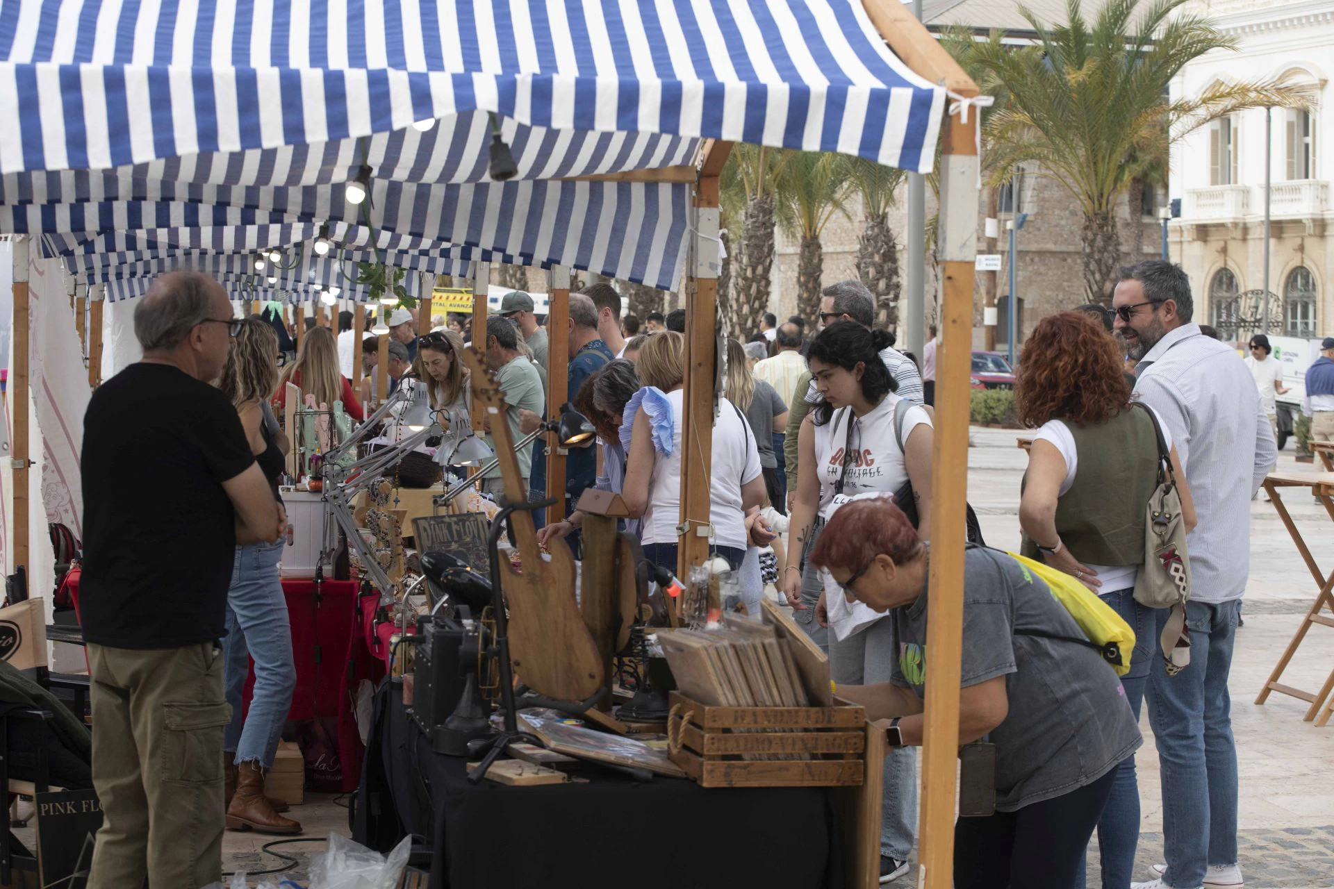 Lleno en Cartagena con la feria de comida del Muelle