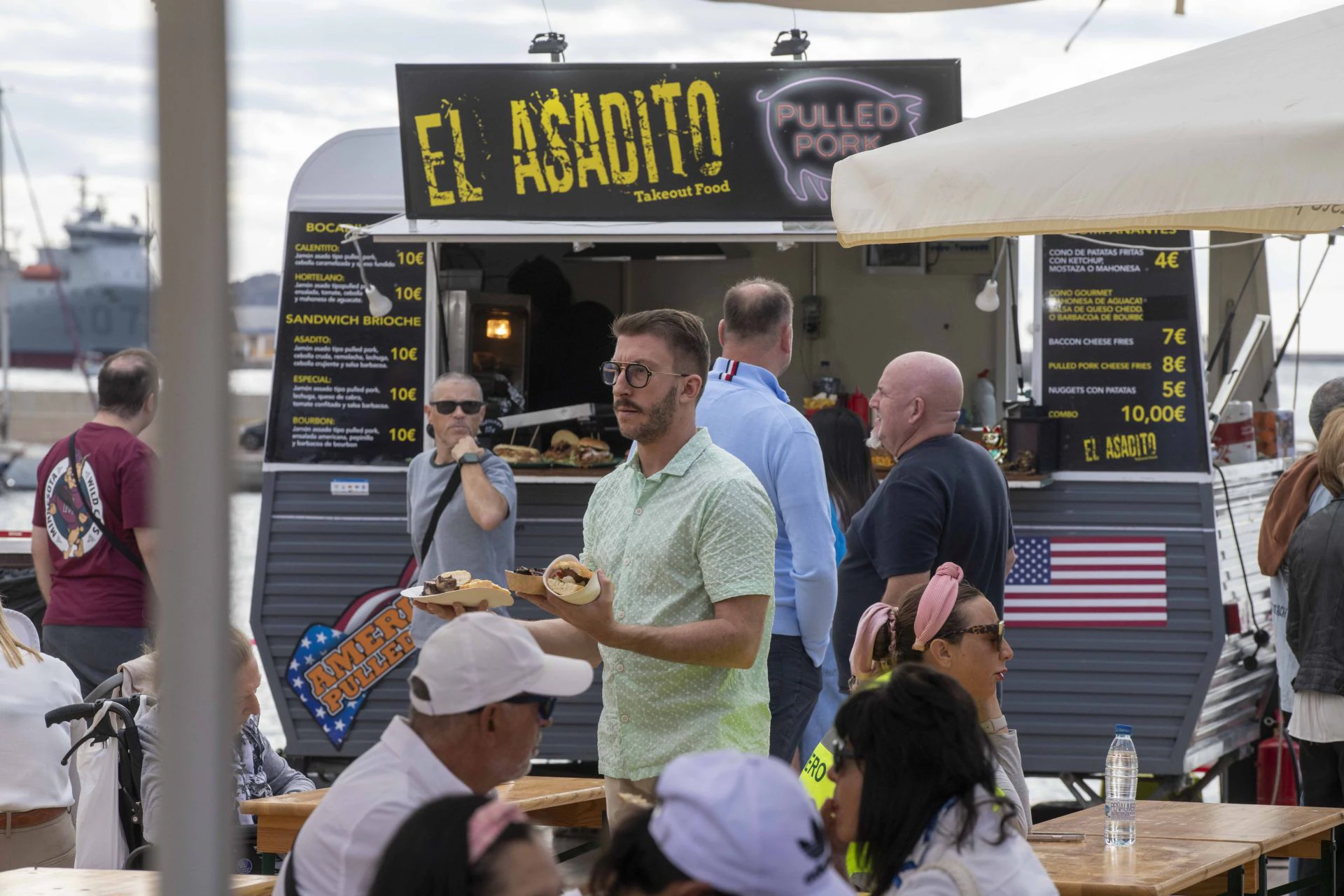 Lleno en Cartagena con la feria de comida del Muelle