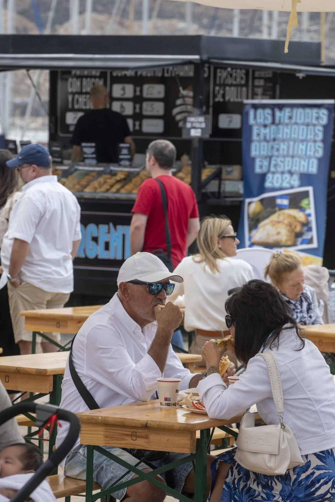 Lleno en Cartagena con la feria de comida del Muelle