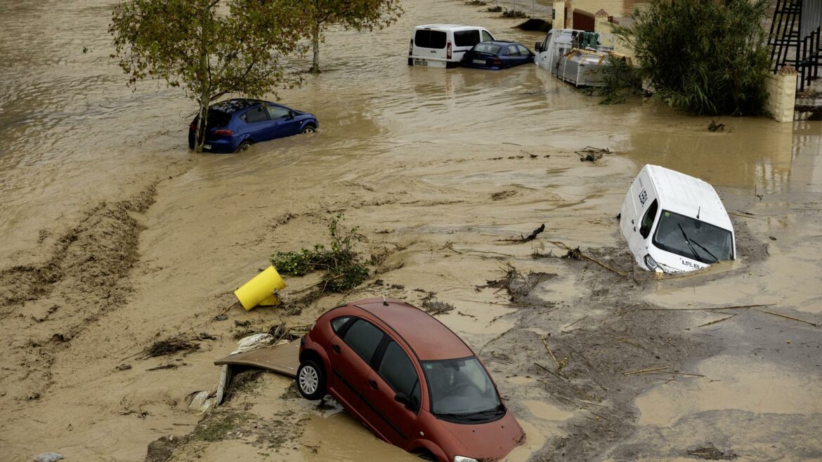 Directo | Las horas más angustiosas en busca de supervivientes de la DANA