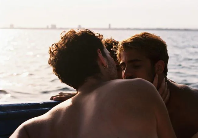 Los protagonistas del corto con temática LGTBI 'Los chicos del mar'.