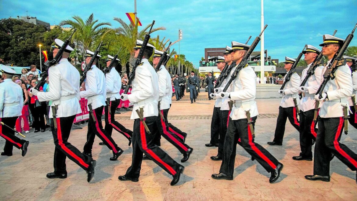 Visitas al ‘Sella’, al Arsenal y a la Base de Submarinos en Cartagena por la Fiesta Nacional