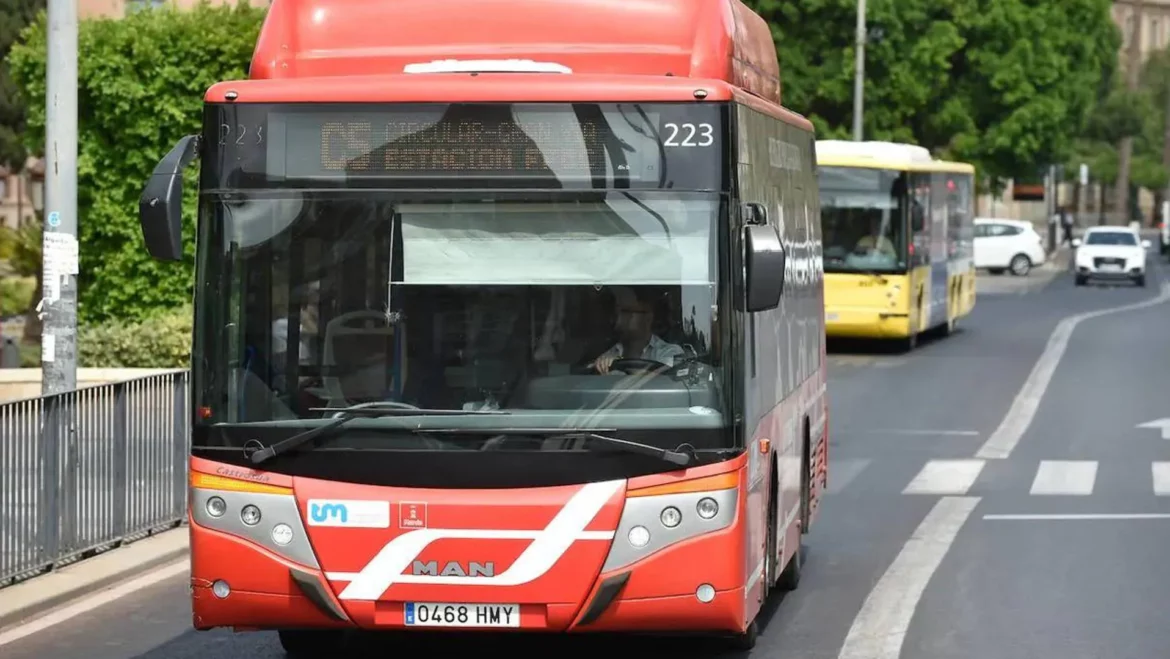 Un estudio revela que el 60,3% de los murcianos prefiere usar un vehículo propio como medio de transporte